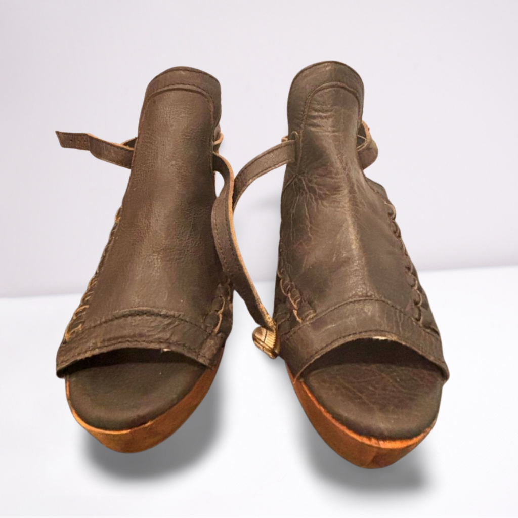 Used Very Volatile Los Angeles Womens Wedges | Brown | 9