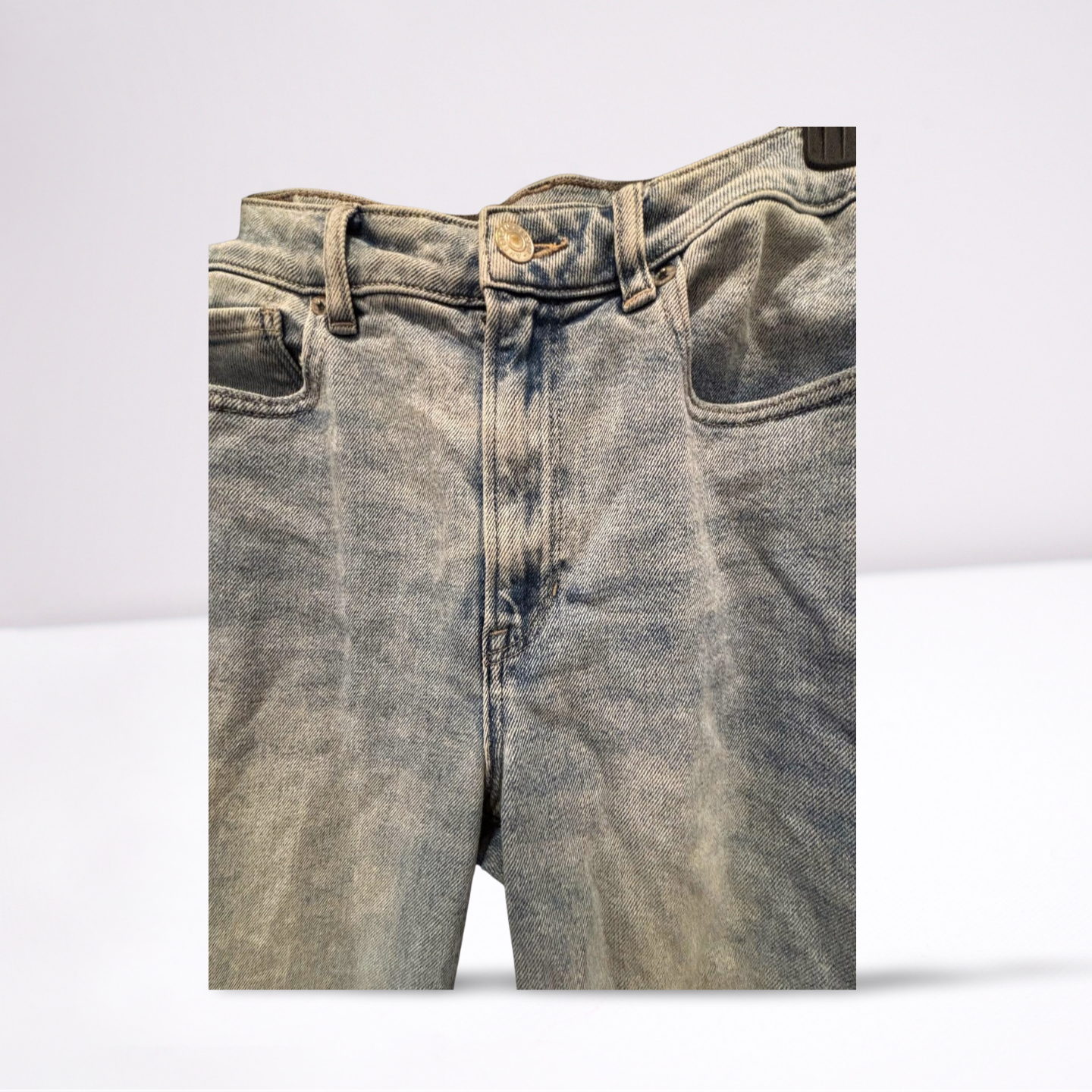 American Eagle Mom Straight Jeans - Women - Lightwash Blue - Size 8 Short  Stretch - Very Good - Pic 2