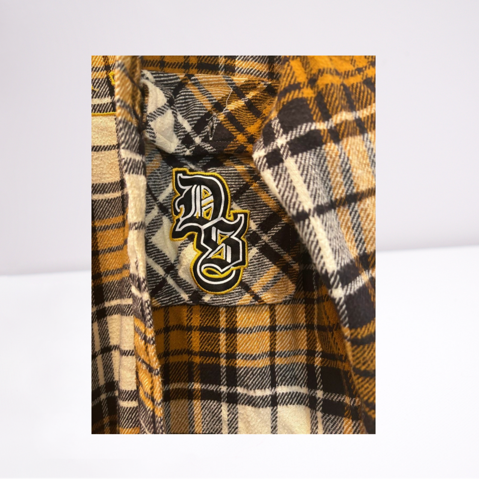 Used Dogg Supply by Snoop Dogg Mens Button Down Shirt | Gold/Black | Small