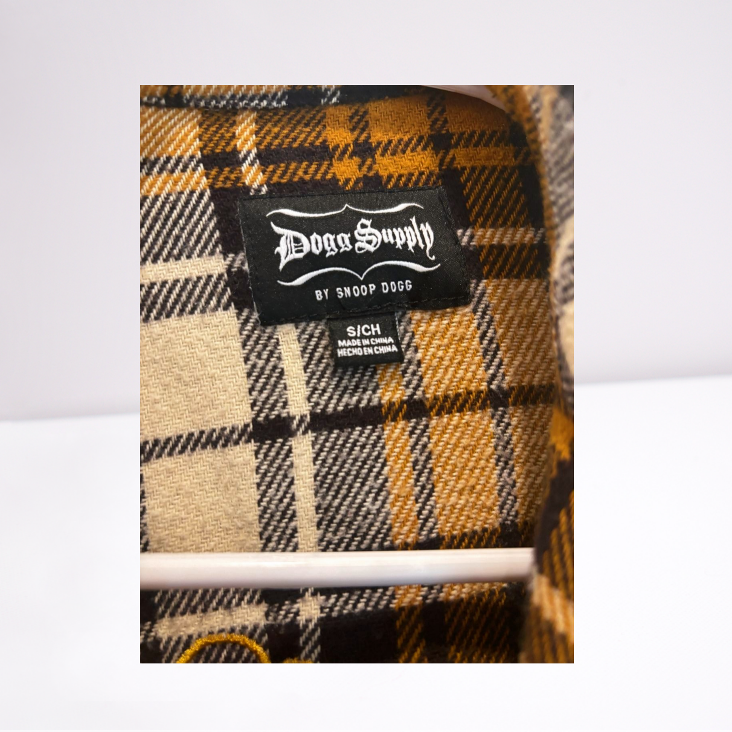 Dogg Supply by Snoop Dogg Mens Button Down Shirt Rapper Loose - Gold/White/Black - Small - Like New - Pic 2